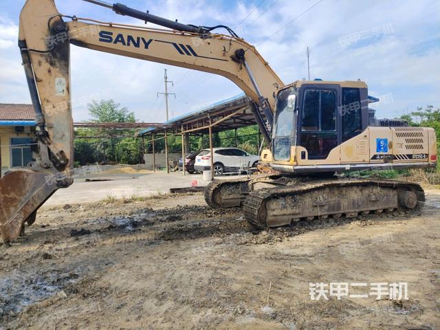 三一重工SY215C挖掘机