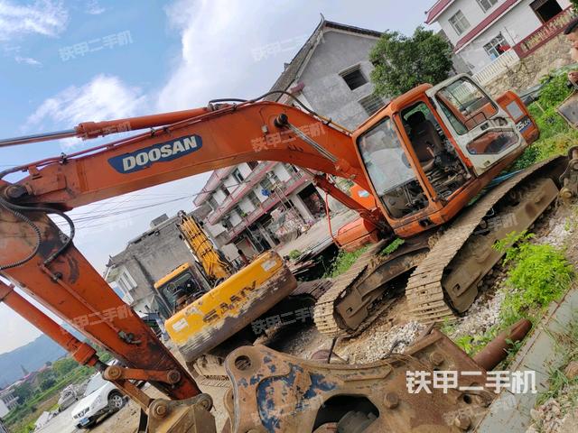 斗山DH225LC-7挖掘机