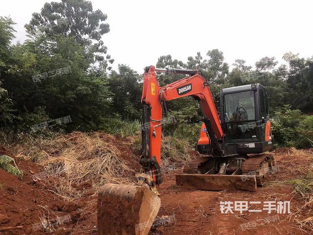 斗山DX60E-9C挖掘机