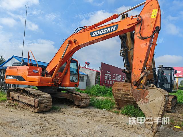 斗山DH225LC-9挖掘机