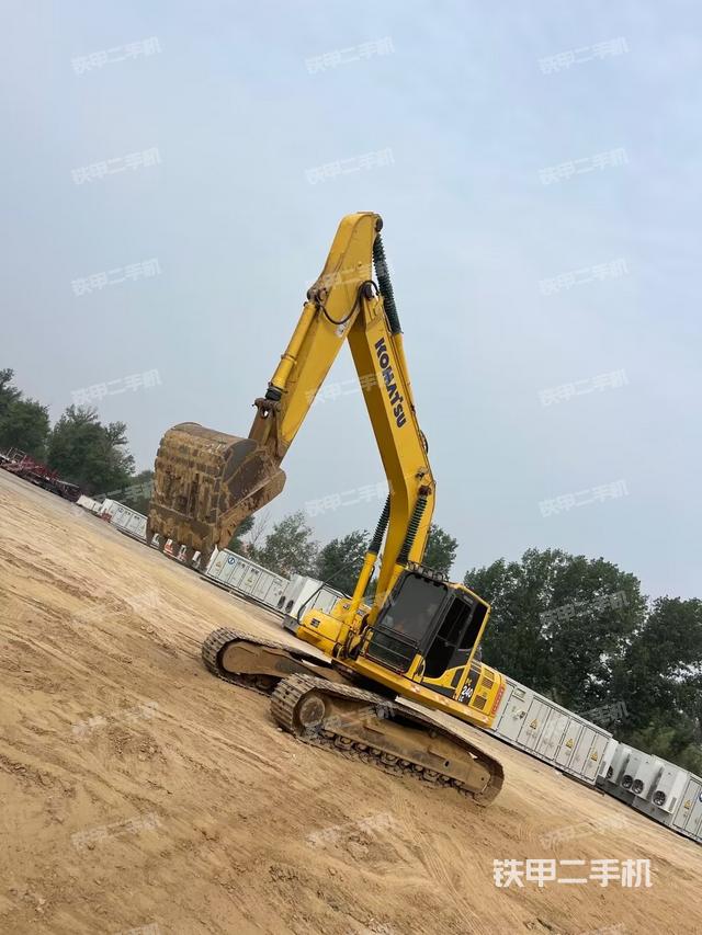 小松PC240LC-8挖掘机