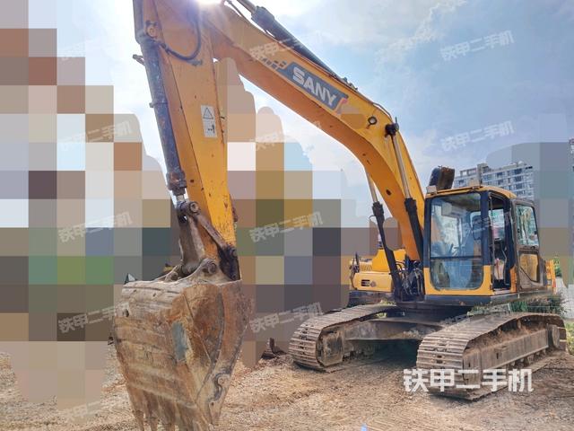 三一重工SY215C挖掘机