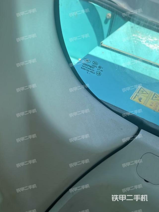 后窗玻璃角標（駕駛室部分）