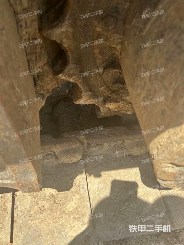 右驅(qū)動輪（行走機構(gòu)）