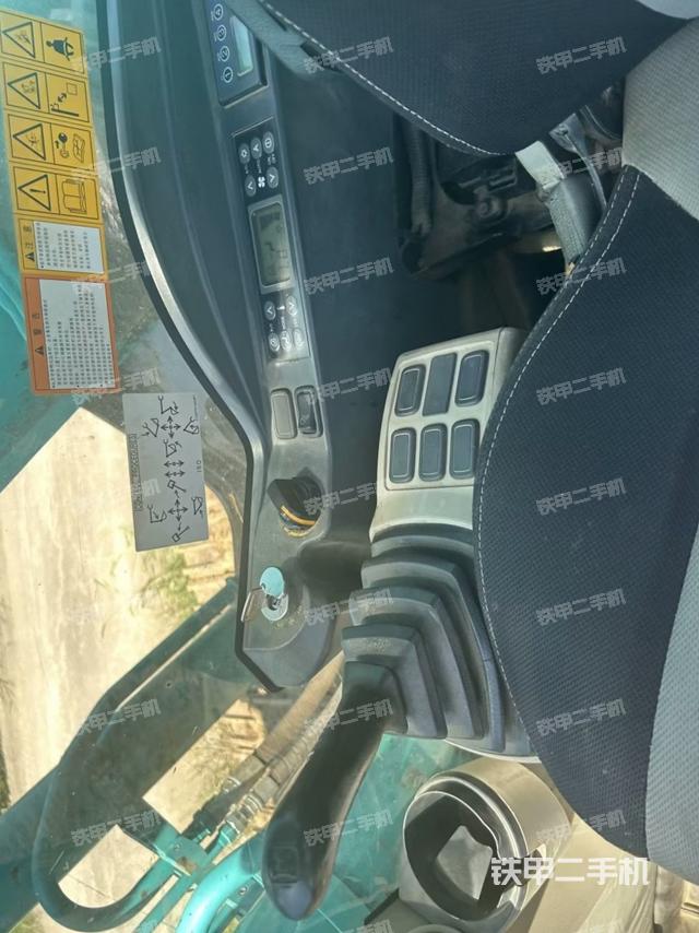 座椅左側(cè)控制臺/音響/含左手柄（駕駛室部分）