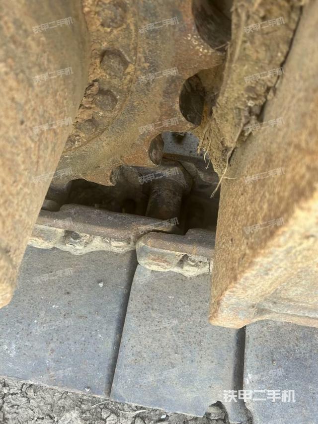 左驅(qū)動輪（行走機構(gòu)）