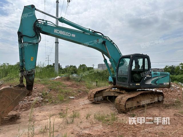 神钢SK200-11挖掘机