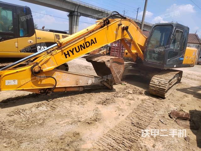 现代R215-7挖掘机