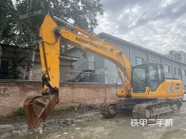 龙工CDM6220挖掘机