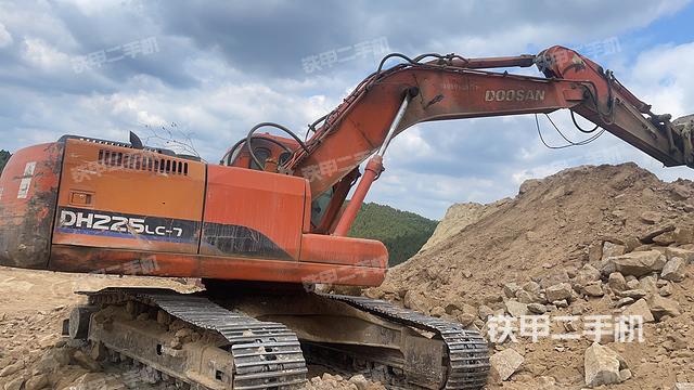 斗山DH225LC-7挖掘机