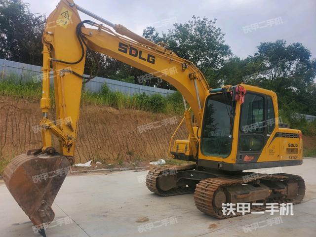 山东临工LG6135E挖掘机