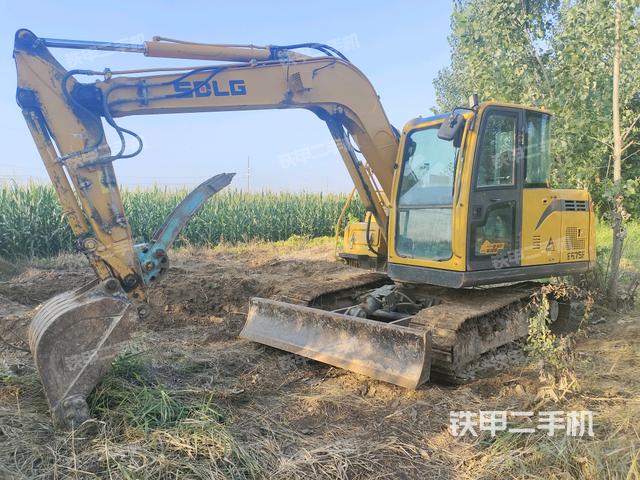 山东临工E675F挖掘机