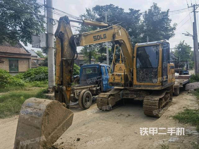 山东临工E680F挖掘机