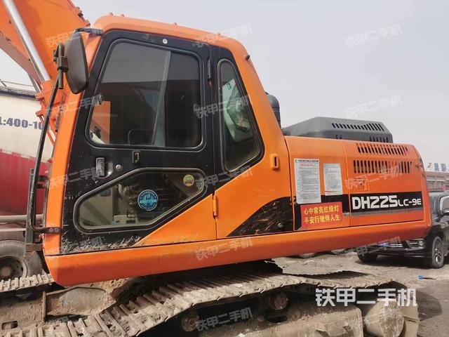 斗山DH215-9E挖掘机