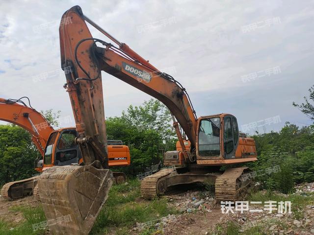 斗山DX260LC挖掘机