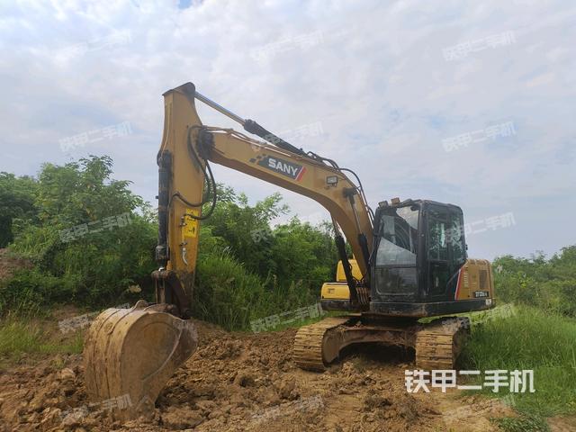 三一重工SY135C挖掘机