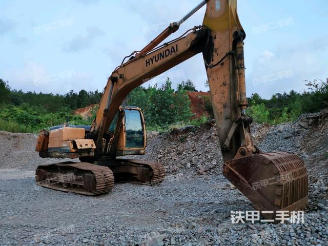 现代R215-9C挖掘机