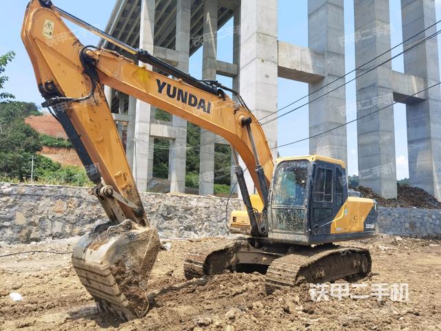 现代R215VS挖掘机