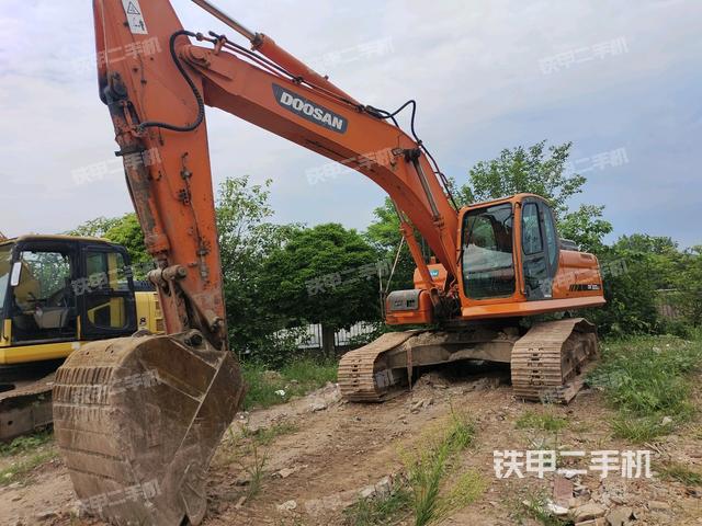 斗山DX260LC挖掘机