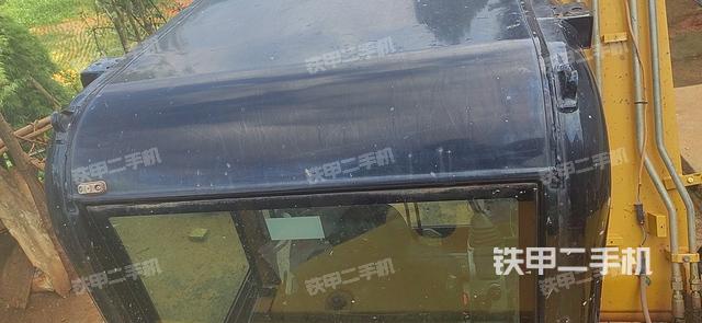 驾驶室顶部（整机外观）