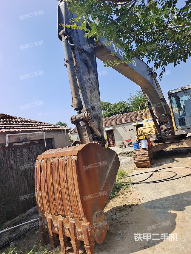 沃尔沃EC210B挖掘机