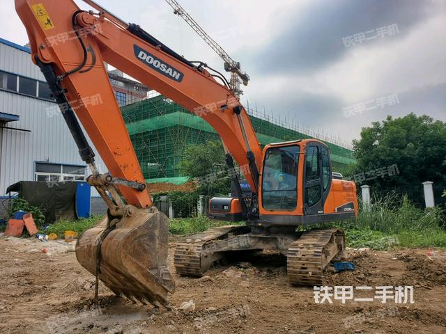 斗山DX220LC-9C挖掘机