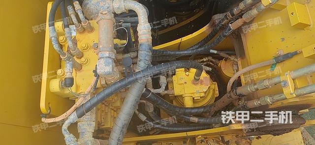 回转马达和主控阀（整机外观）