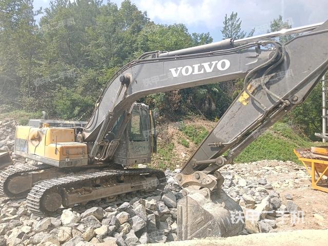 沃尔沃EC210D挖掘机