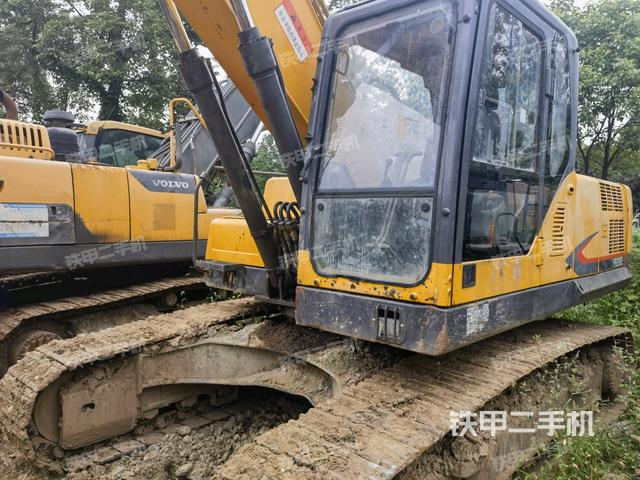 雷沃重工FR220E挖掘机