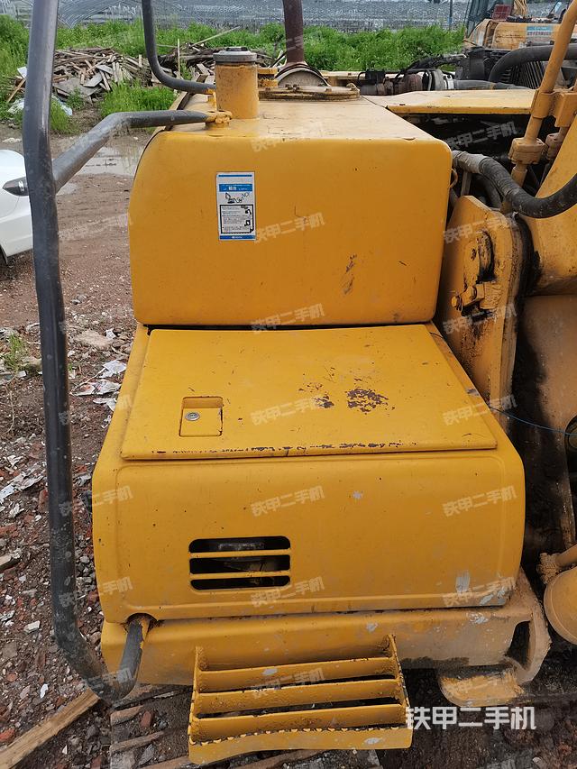 驾驶室顶部（整机外观）