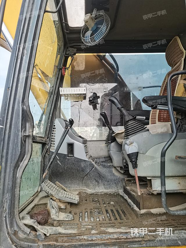 驾驶室整体（整机外观）