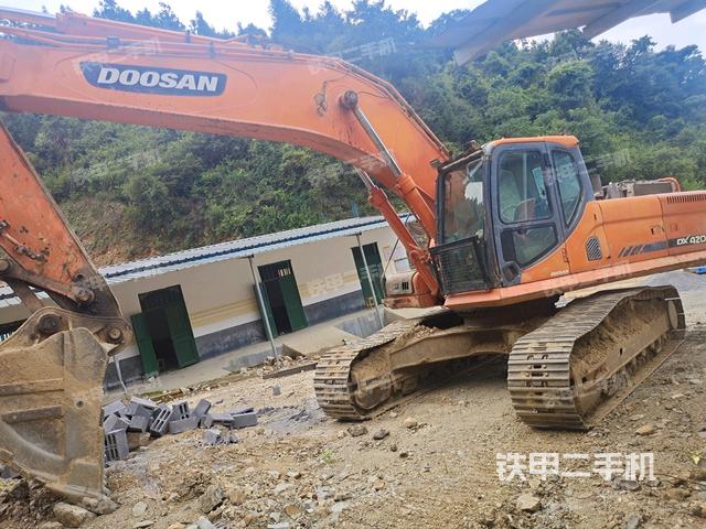 斗山DX380LC挖掘机