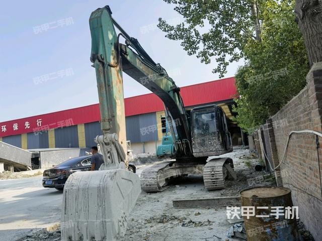神钢SK200-6E挖掘机