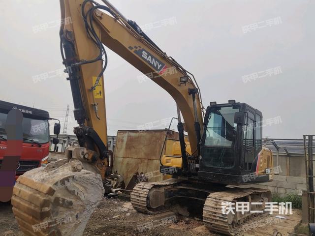 三一重工SY135C挖掘机