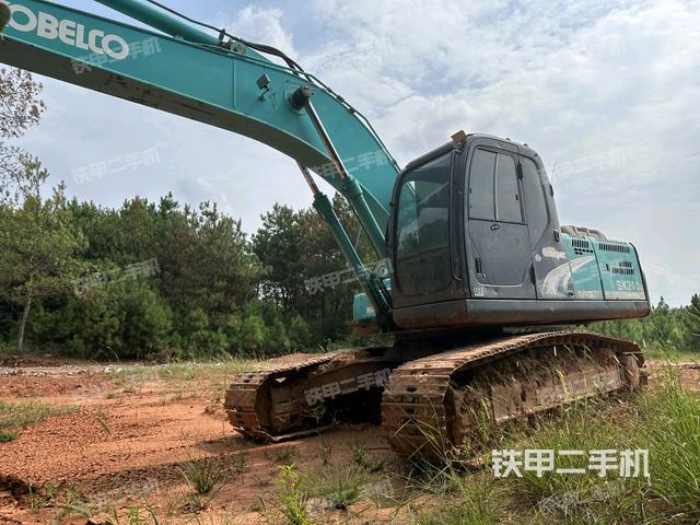 神钢SK210LC-8挖掘机