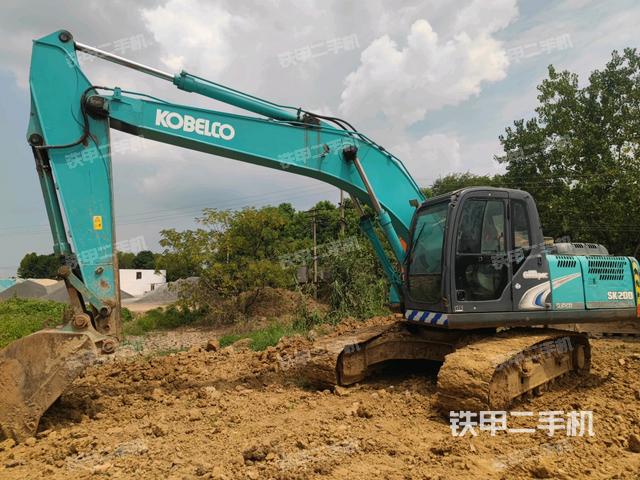 神钢SK200-8挖掘机