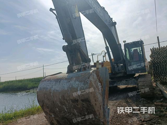 沃尔沃EC300DL挖掘机