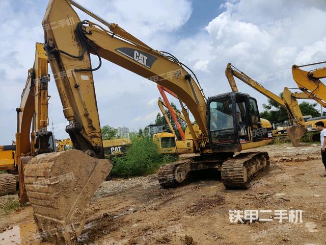 卡特彼勒320C挖掘机