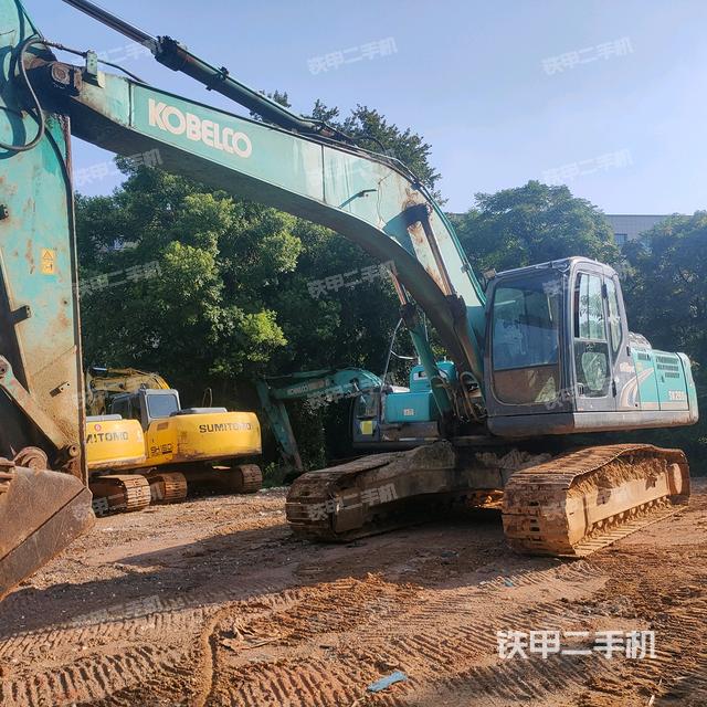 神钢SK260LC-8挖掘机