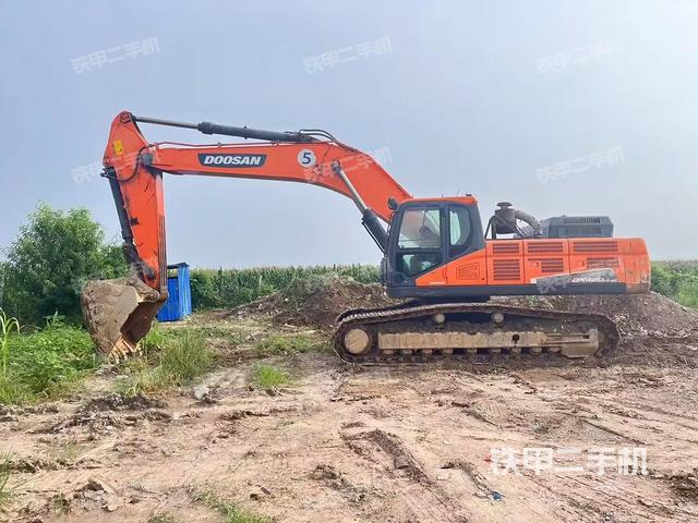 斗山DX420LC-9C挖掘机