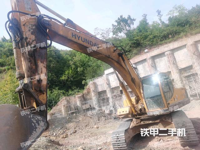 现代R305LC-9挖掘机