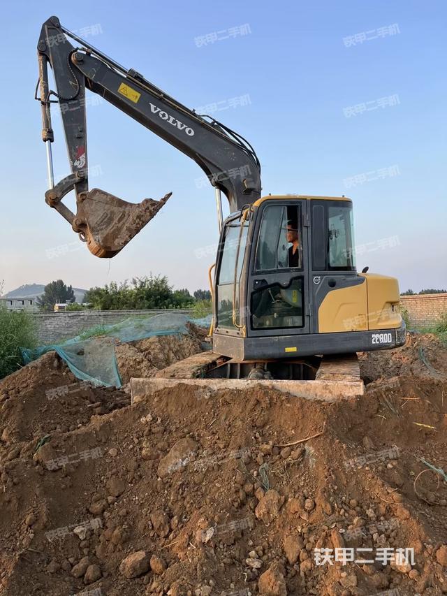 沃尔沃EC80D挖掘机