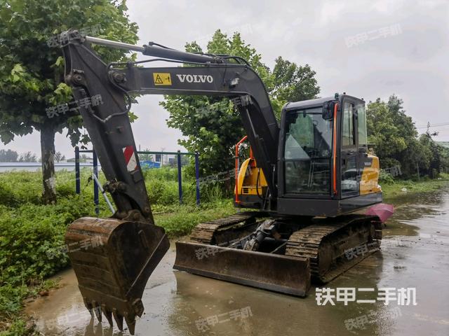 沃尔沃EC75D挖掘机