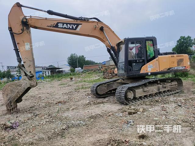 三一重工SY215C挖掘机
