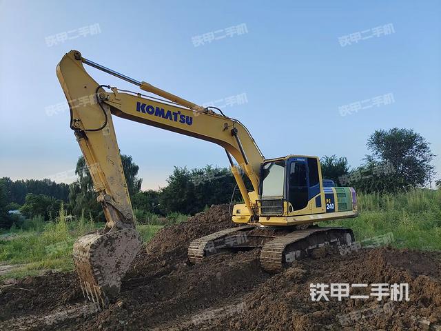 小松PC240LC-8挖掘机