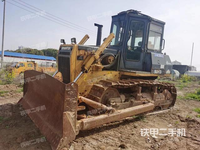 山推SD13标准型推土机