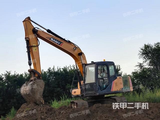 三一重工SY135C挖掘机