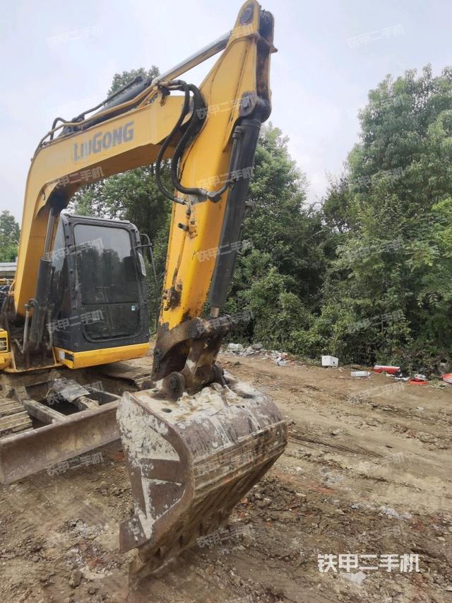 小臂整体右前（工作和回转装置）