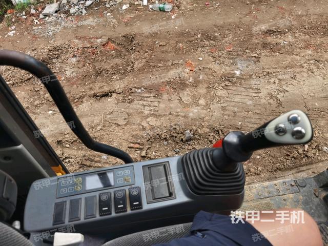 座椅左侧控制台/音响/含左手柄（驾驶室部分）