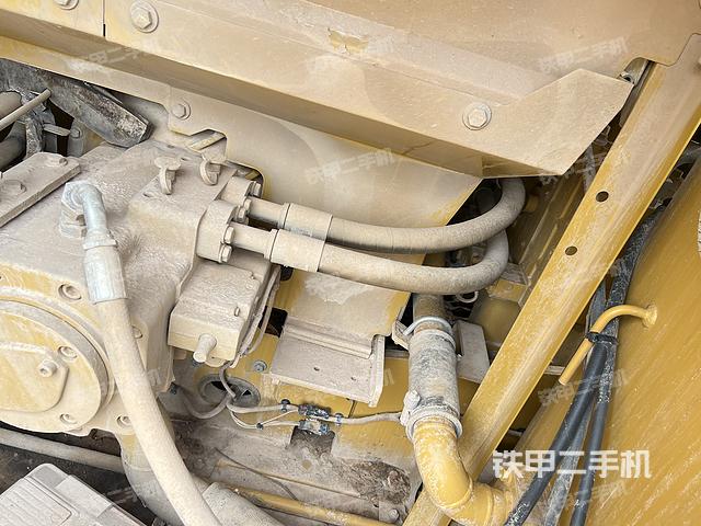 液压泵舱室正面整体（整机外观）